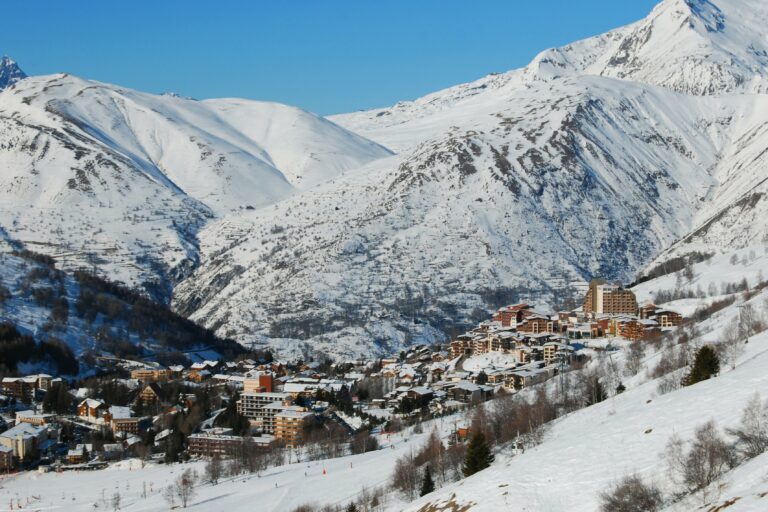 Photo - Les 2 Alpes Hôtel Spa iStock 464907252 Station